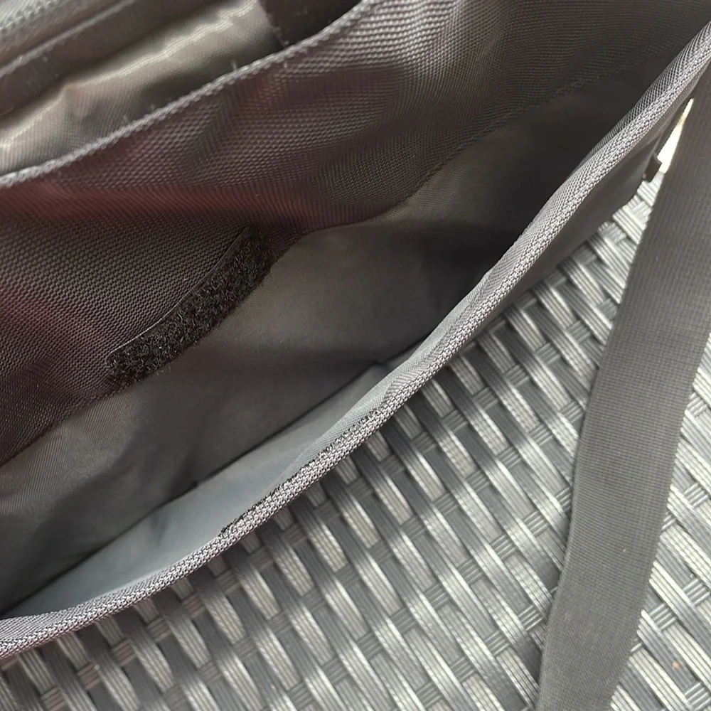 LIKE NEW- INCASE LAPTOP BAG (BLACK)